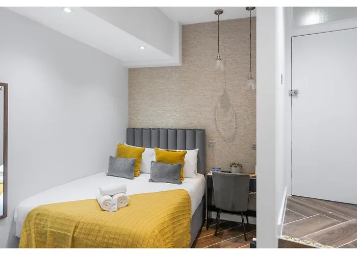 Compact Comfort: Your London Basecamp